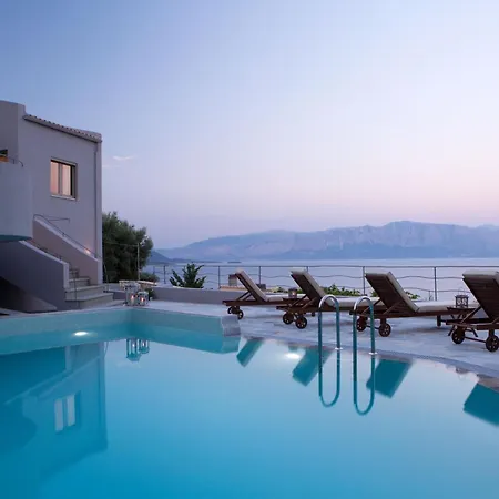 Herrliche Mit Schoenem Pool, Terrasse Und Meerblick